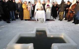 Когда набирается святая вода на крещение. Когда набирать святую воду в Крещение? Можно ли ставить святую воду на пол