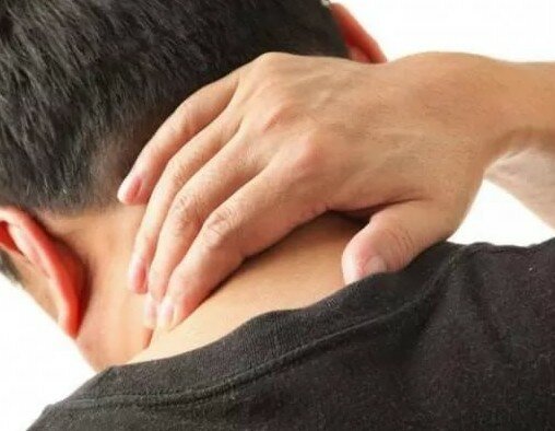 болит голова сзади когда наклоняешься