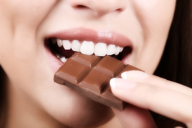 Болит голова в виске с левой стороны и отдает в глаз