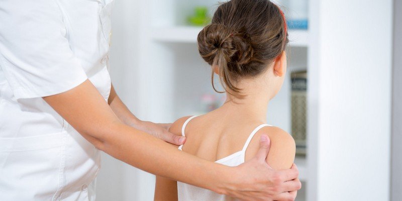 Как вправить позвоночник в домашних условиях